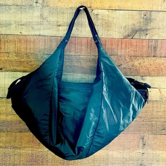 Nike Victory Gym Duffle Tote Workout Bag - Picture 4 of 13